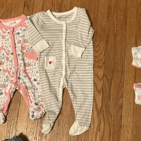 Baby Clothing Bundle with Stripes and Floral Patterns - Picture 13 of 16